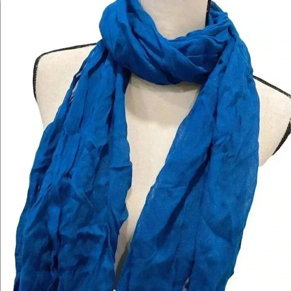 N/A blue scarf